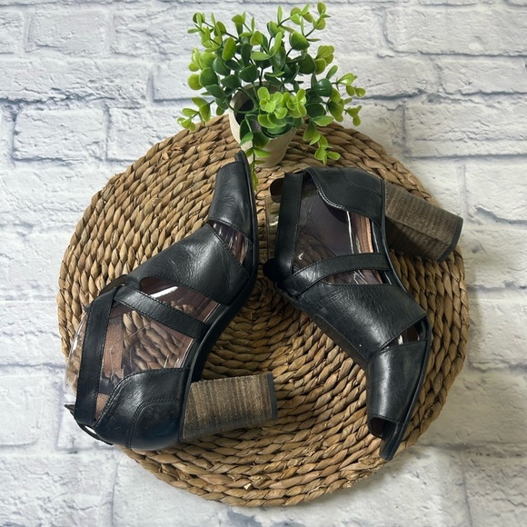 Anthropologie Brand Seychelles Black Strappy Heels. Open Toe. Size 9. - Picture 6 of 11